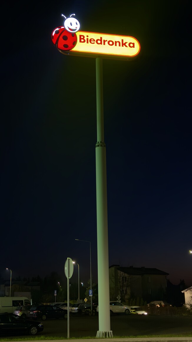 Latająca biedronka (Listopad 2025)