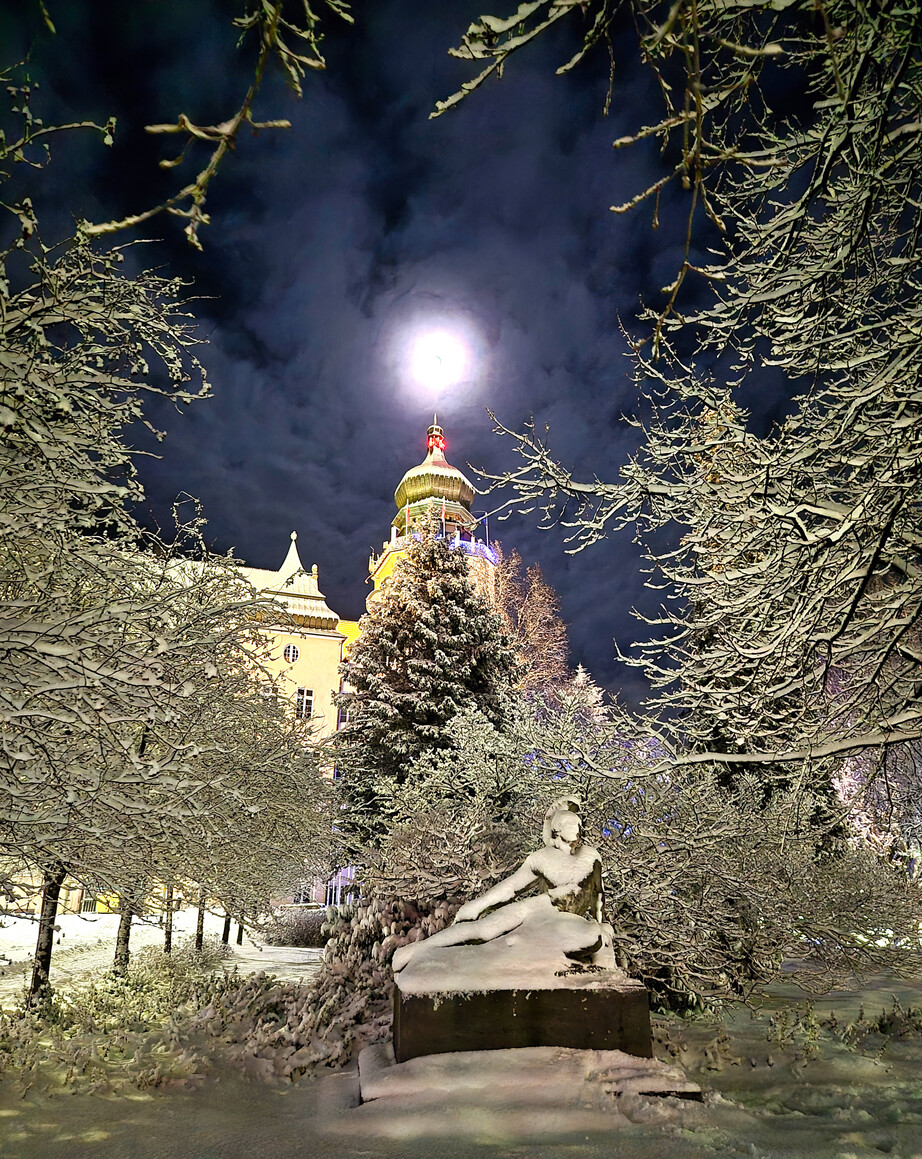 Księżyc nad Ratuszem