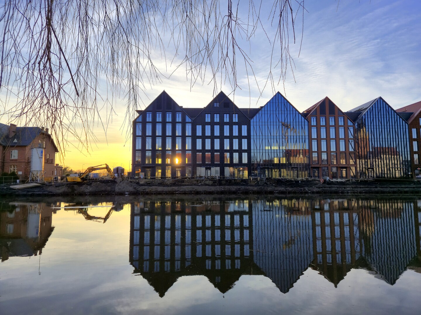 Słońce zamieszkało w biurowcu (Marzec 2026)