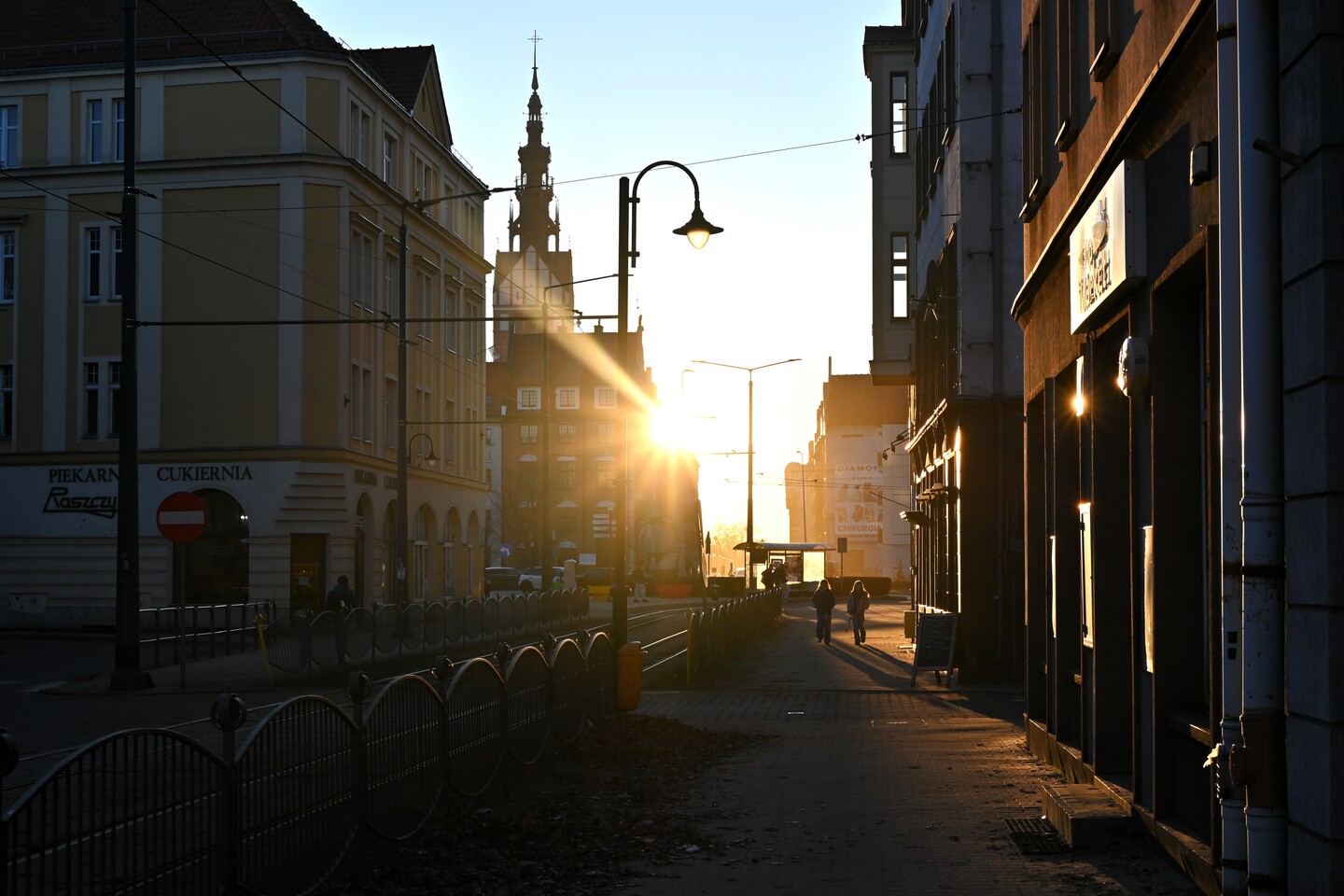 W stronę słońca (Marzec 2026)