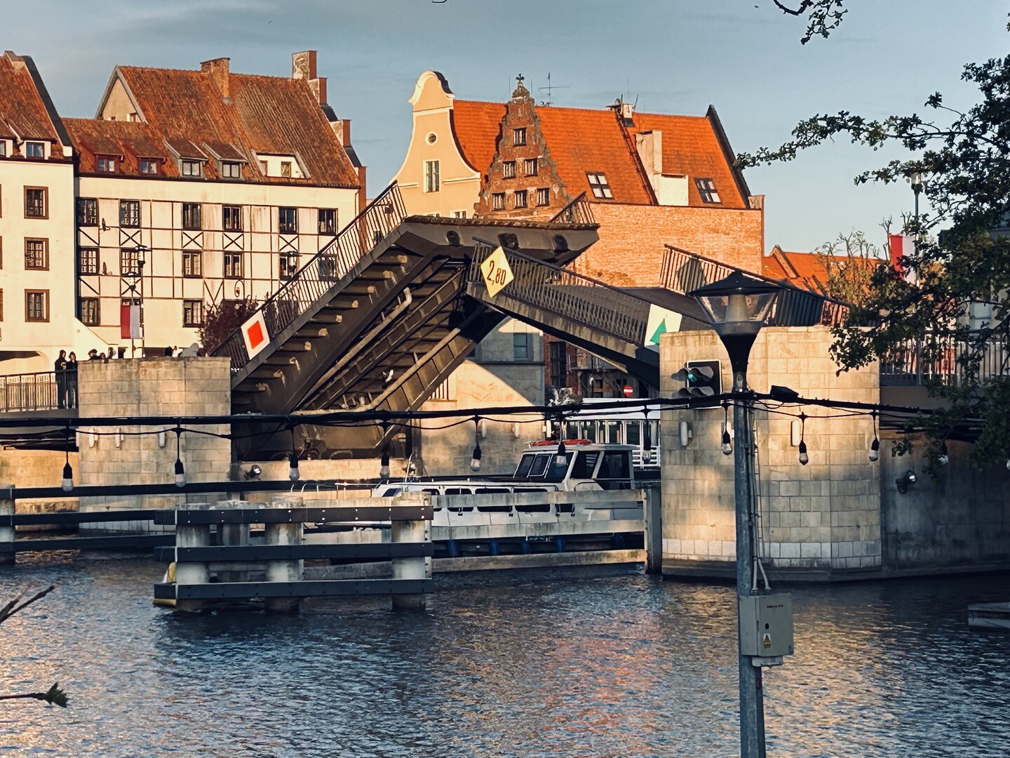 Most zwodzony