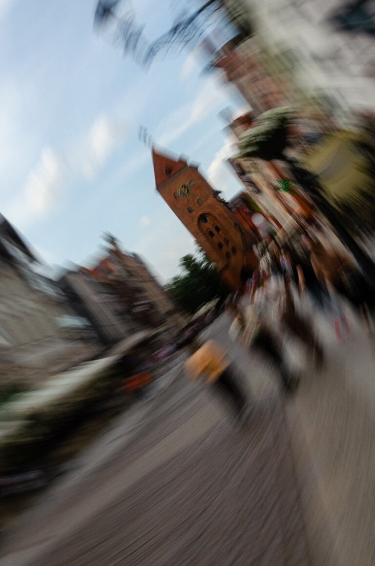 Zawirowane stare miasto