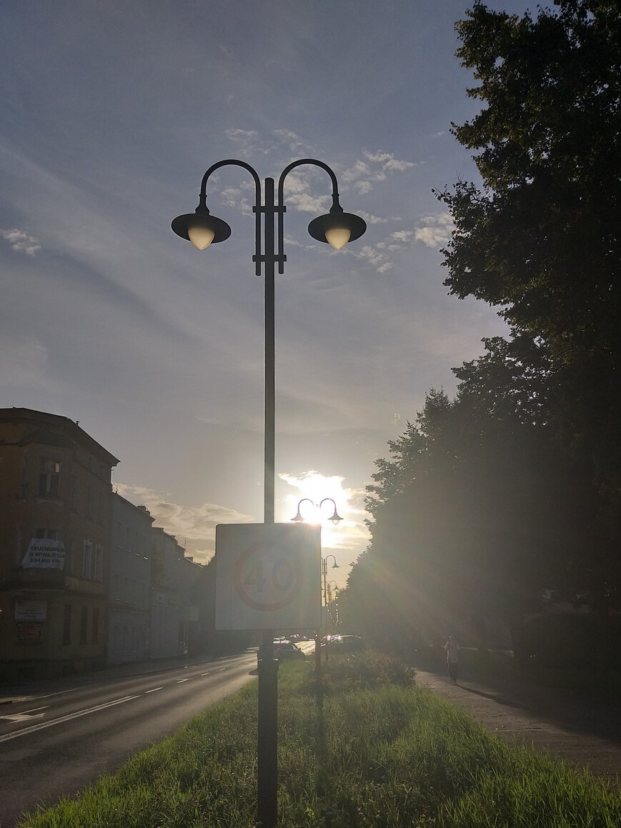 Latarnia z głową w chmurach
