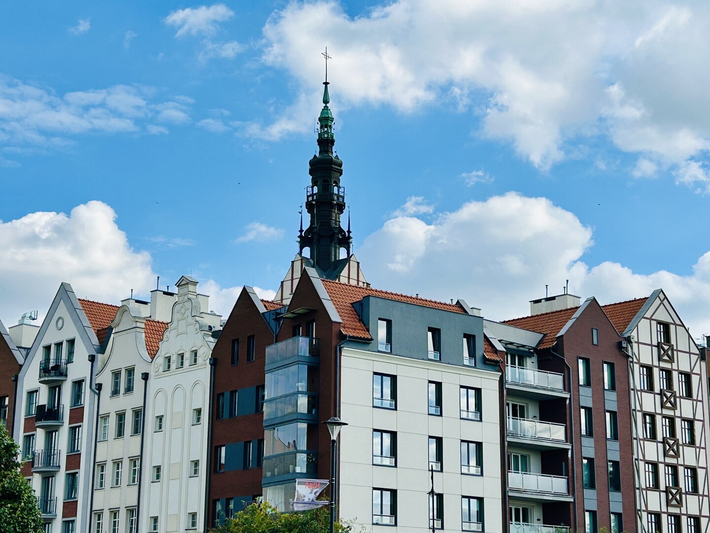 Pod błękitnym niebem