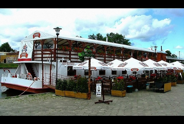 Restauracja. (Kwiecień 2006)