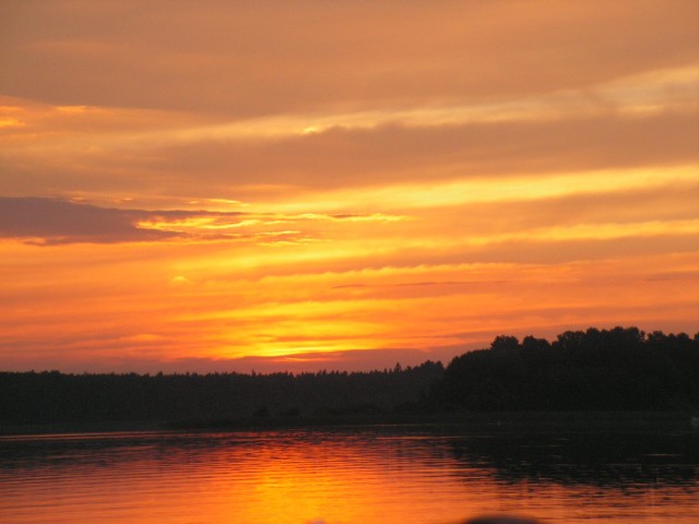 Zachód słońca nad jeziorem Drwęckim w Ostródzie