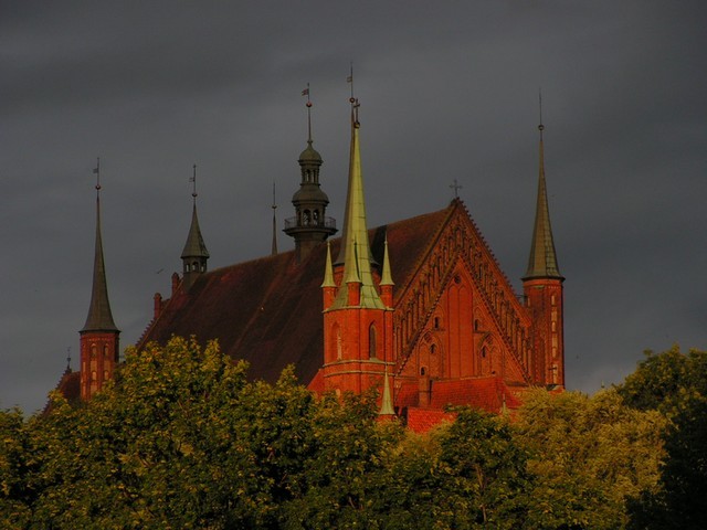 Katedra- Frombork . 
i ostatnie promienie... (Wrzesień 2007)