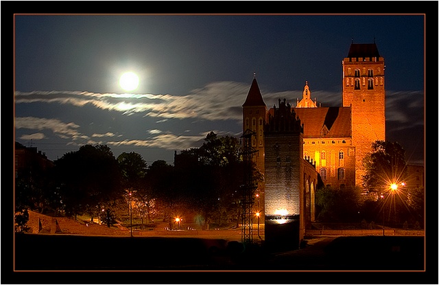 Kwidzyński zamek nocą, widok od strony Gdaniska
