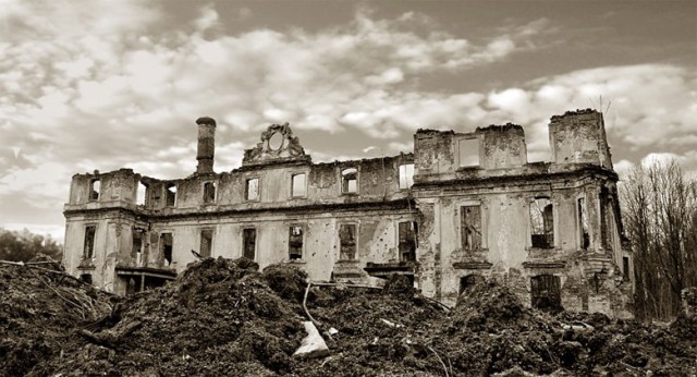 Ruiny pałacu w Słobitach (Grudzień 2007)