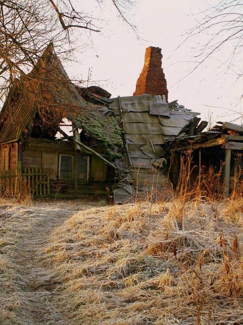 Okolice Pasłęka, ten dom jest ciągle zamieszkały..... (Styczeń 2008)