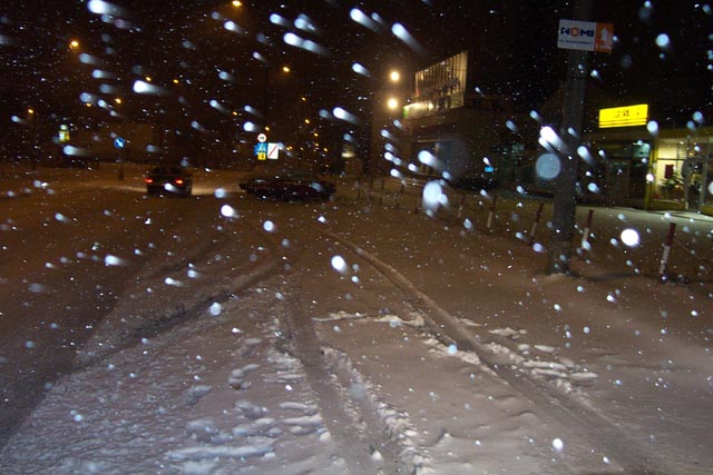 Zima zaskoczyła drogowców.
