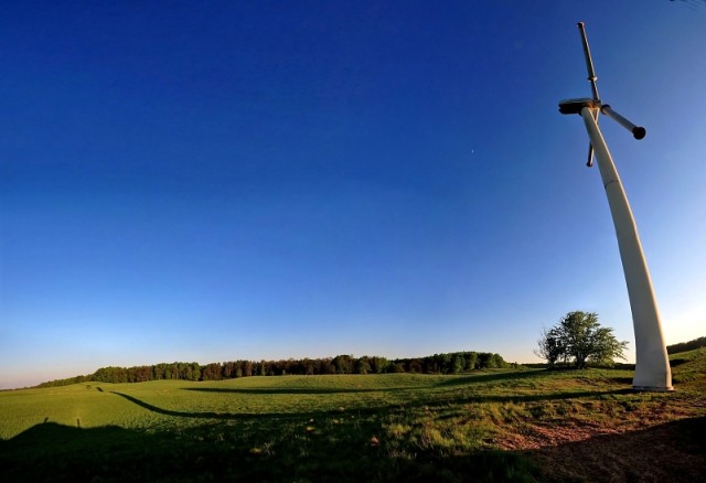 Widziałem wiatraka cień... Wieś Pagórki - okolice Elbląga - wiatrak widoczny jest nawet z mierzei wiślanej. (Maj 2008)