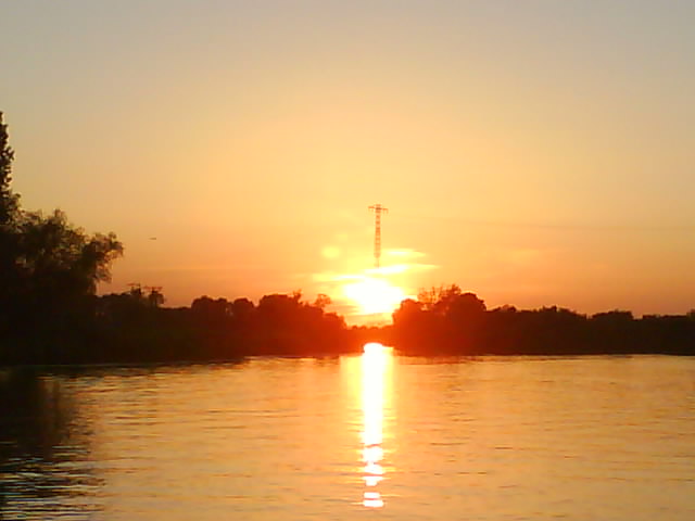 Kanał Elbląski o zachodzie słońca... Szkoda że wykonane telefonem...