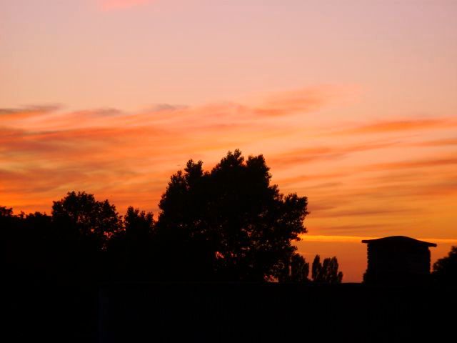 Zachód słońca widziany z wieżowca przu ul. Wiejskiej.