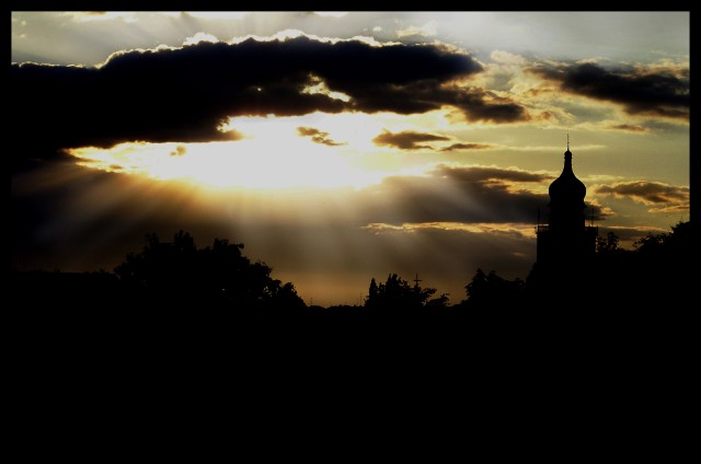 Zdjęcie robione z dachu własnego domu. Sam nie wiem co tym myśleć. Oceńcie sami :) (Lipiec 2008)