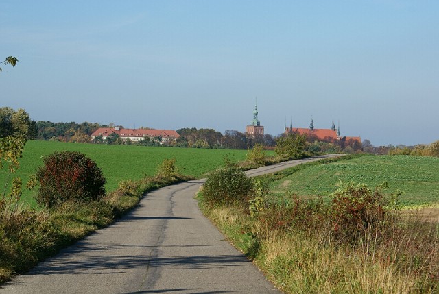 Panorama – Nie zabłądzisz, widać cel Twojej wędrówki!
Opis:
Panorama Fromborka ukazująca Katedrę i Szpital Psychiatryczny.