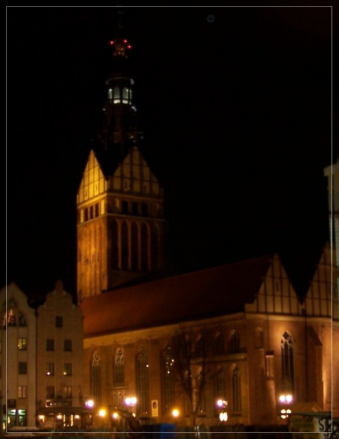 Ostatnie spojrzenie na Katedrę - niedługo widok ten zasłonią kamieniczki (Styczeń 2009)
