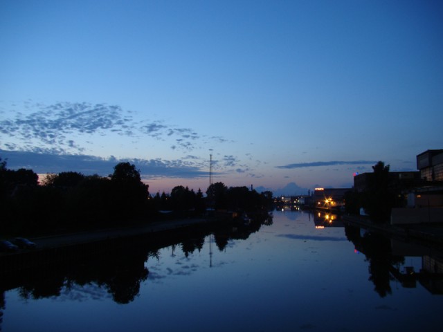 kanał Elbląski po zachodzie słońca