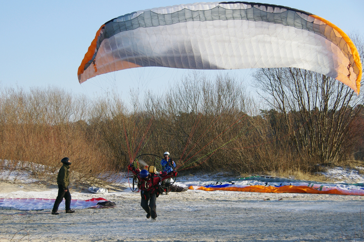 Start. (Zlot paralotniarzy Kadyny 03.01.2010 r.) (Luty 2010)