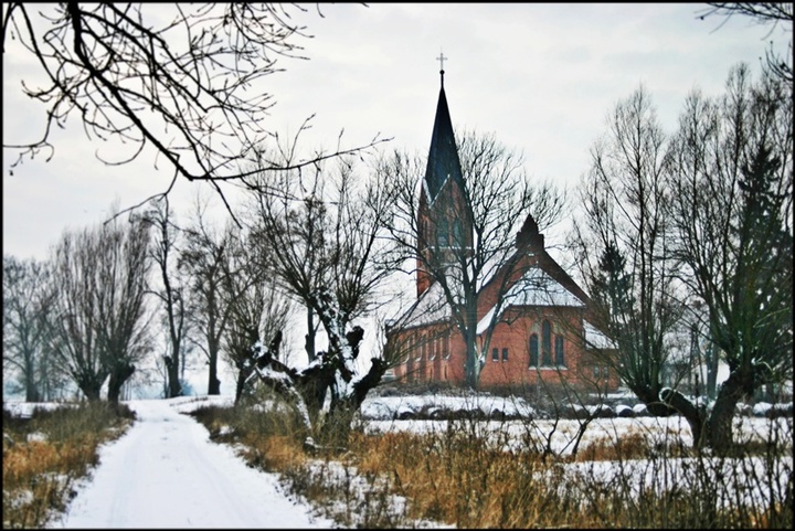 Kościół w Jeziorze (Luty 2010)