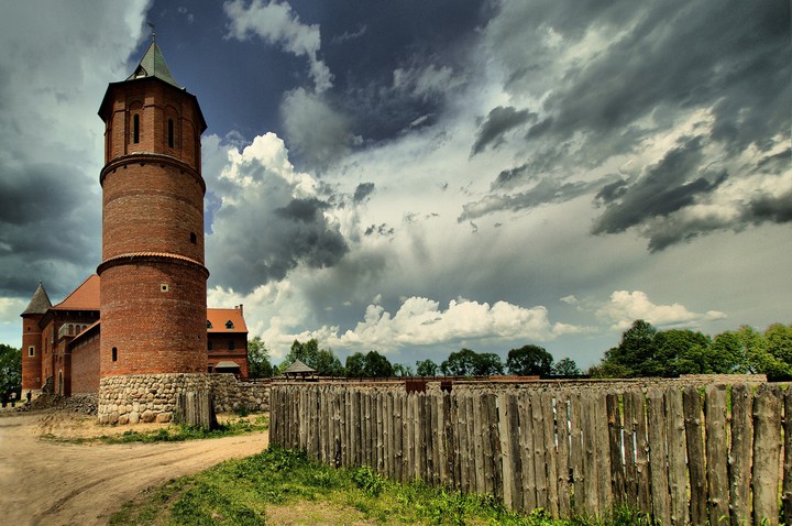 Tykocin - zamek przed nawałnicą.