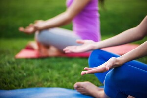 Joga w plenerze. Odpręż się w parku Dolinka