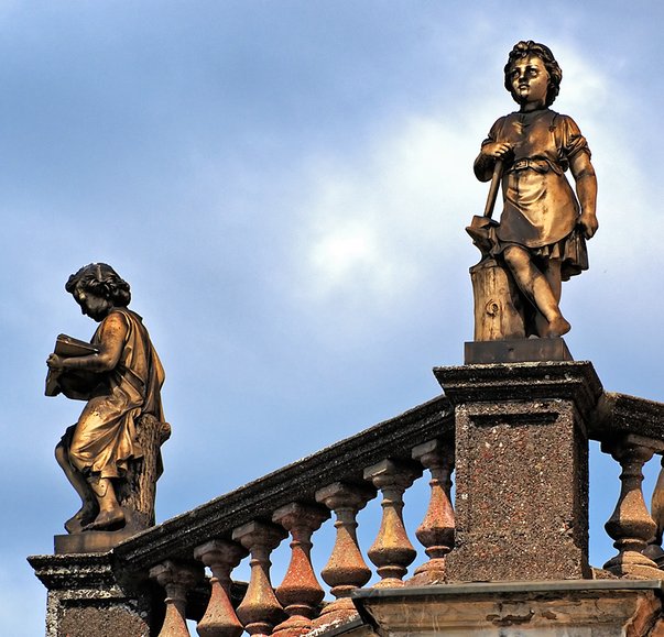 Rzeźby na Pałacyku przy ul. Zacisze
