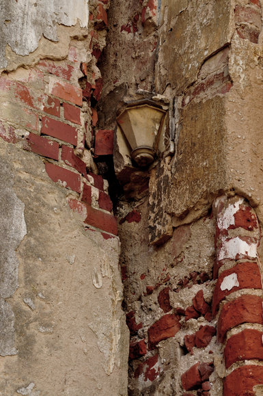 Fragment ruin średniowiecznego kościoła w Fiszewie.