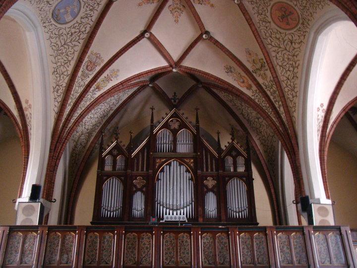 Organy pochodzące z 1903r w kościele
św.Wojciecha w Elblągu.Po zakończeniu II wojny światowej
w czasie pobytu wojsk radzieckich w zdobytym Elblągu instrument został zdewastowany.W 1947r zostały naprawione i gruntownie wyremontowane.
