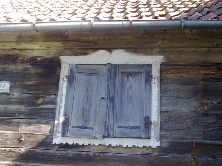 Okno domu podcieniowego w Jelonkach(gm.Rychliki).