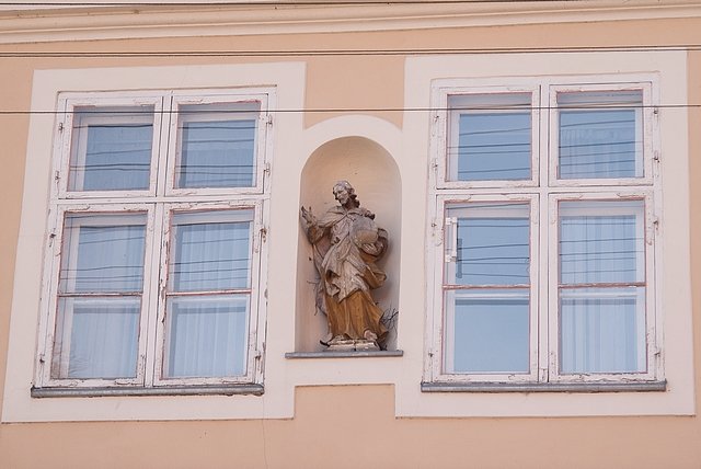 Frombork. Katedralna. Zabytkowa figura.