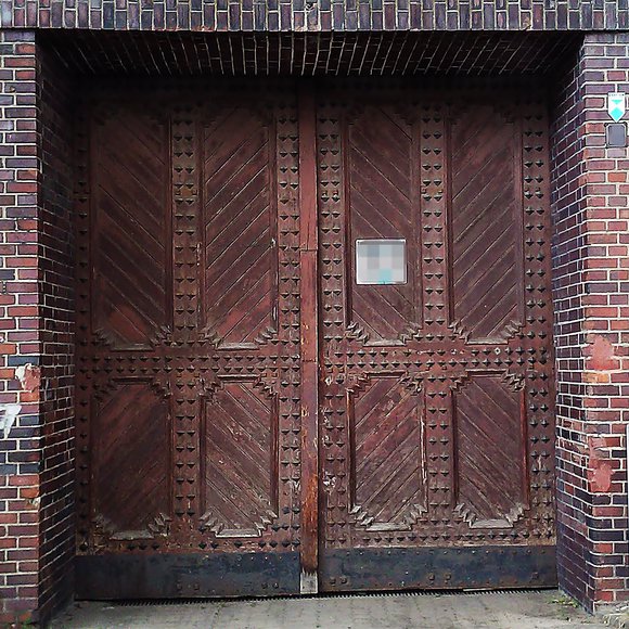 Drzwi do kamienicy (Czerwiec 2016)