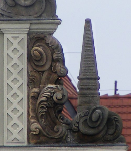 Ornament ozdobny na budynku Sądu