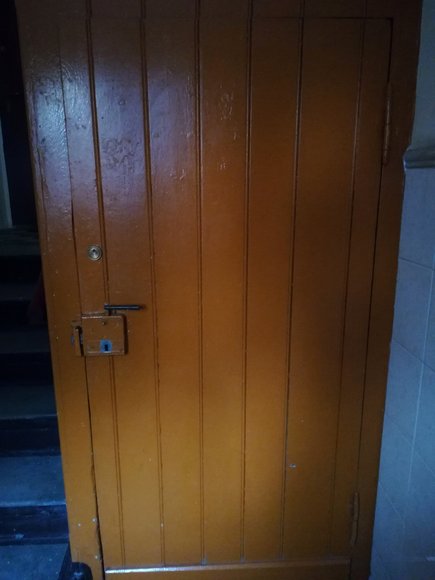 Starodawne drzwi od piwnicy