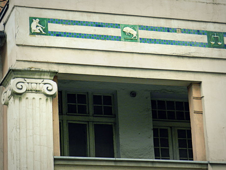 Znaki zodiaku jako ozdoba budynku
