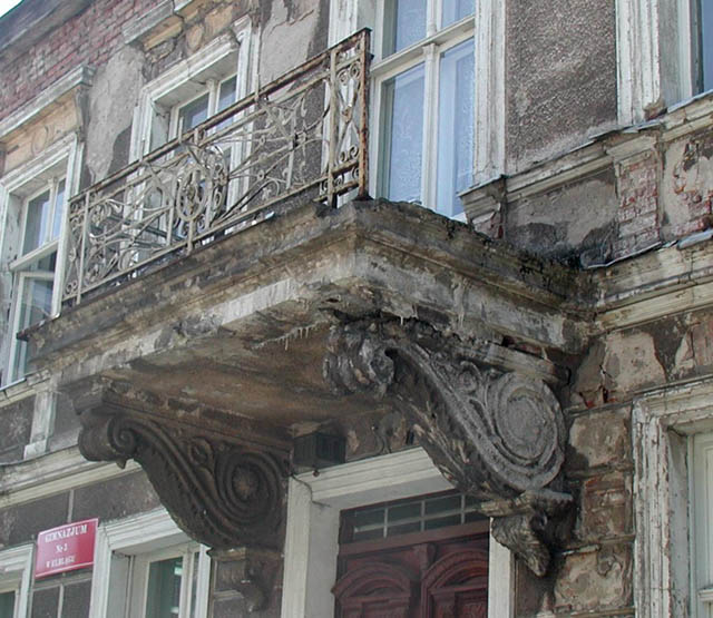  Ozdobne wsporniki balkonu w budynku Gimnazjum nr 3
Zdjęcie nagrodzone w konkursie czerwcowym

