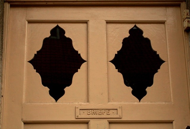 Drzwi przy ul. Żeglarskiej (Briefe - z niem. listy/korespondencja) (Grudzień 2009)