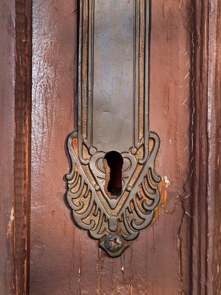 Młyn przy ulicy Traugutta - drzwi do przybudówki, detal-szyldu (Luty 2010)