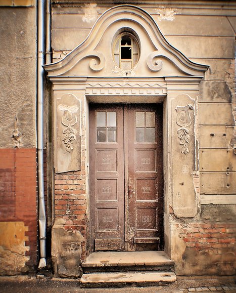 Pozostałości ozdobnego portalu - budynek przy ulicy Kręgielnej