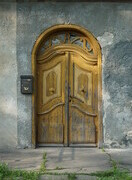 Drzwi w Różanach