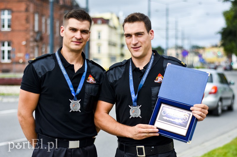 Elbląg, Od lewej: Michał i Jerzy Pawlyta - razem w straży, razem w ekstremalnych zawodach