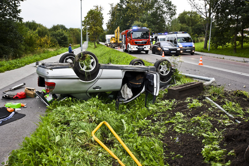 Elbląg, Dachował mercedesem na Fromborskiej Elbląg, Dachował mercedesem na Fromborskiej