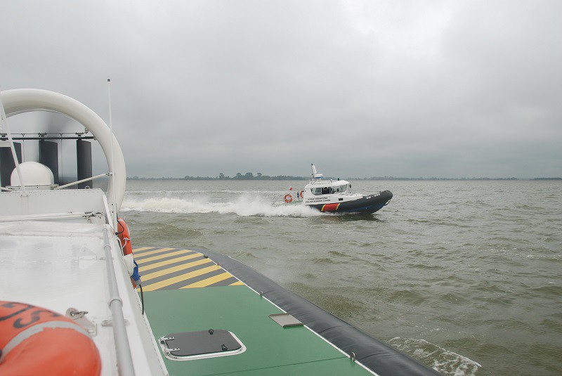 Elbląg, Przekroczył granicę państwową na zalewie