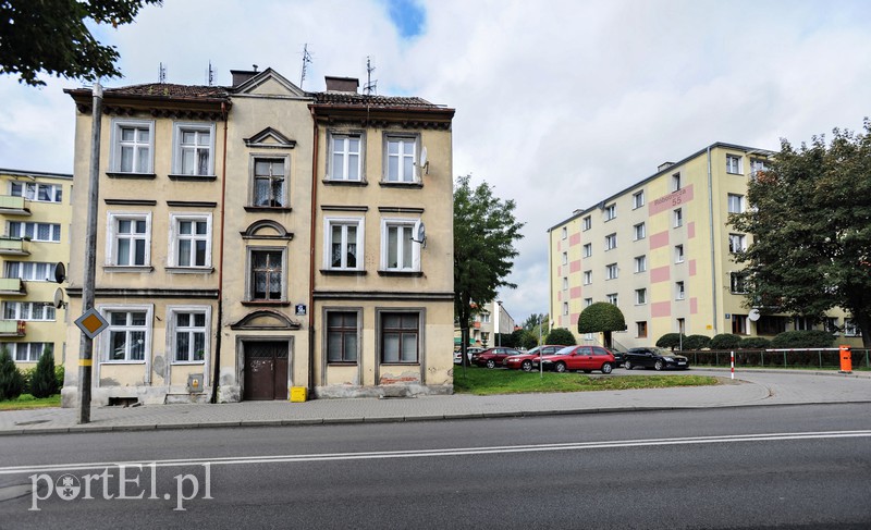 Elbląg, Mieszkańcy nie mają dojazdu do tego budynku Elbląg, Mieszkańcy nie mają dojazdu do tego budynku