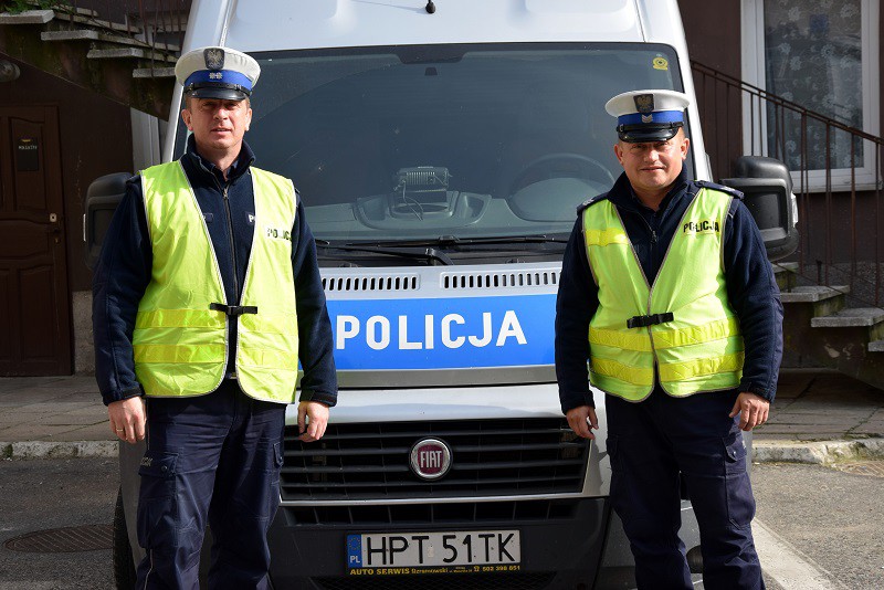 Elbląg, od lewej asp. Michał Szymański i sierż. szt. Maciej Krztoń,