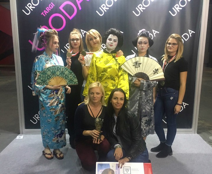 Elbląg, Wielkie brawa dla przyszłych fryzjerek