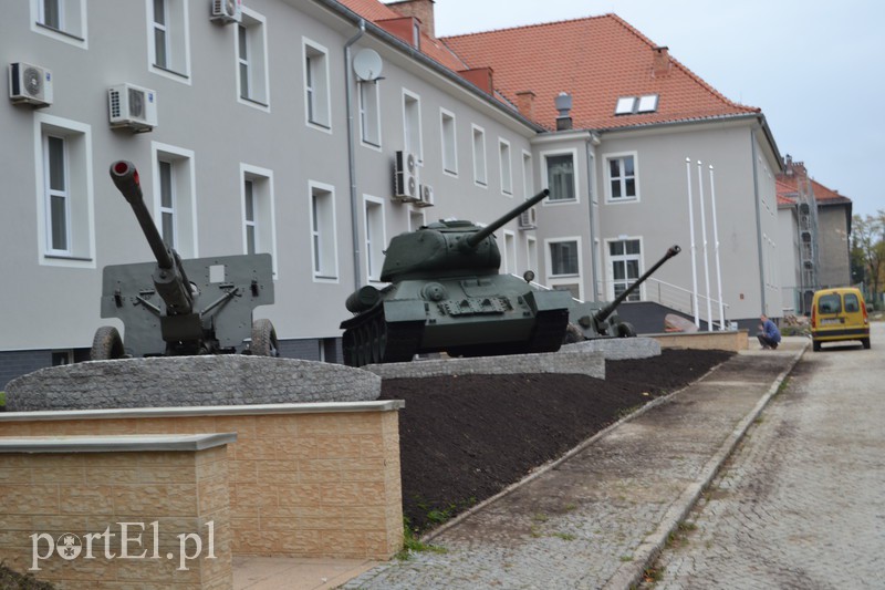 Elbląg, Czołg można podziwiać przy budynku byłego kasyna