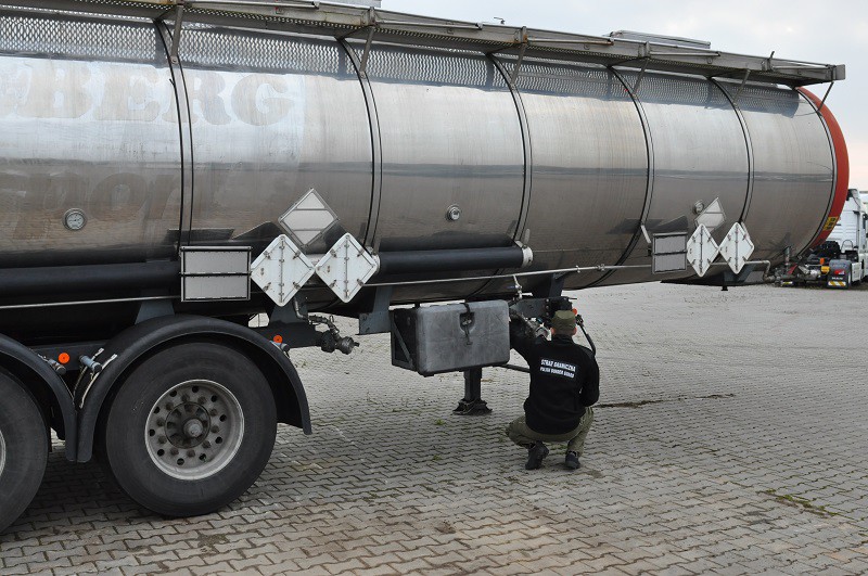 Elbląg, Podejrzana cysterna zatrzymana w Grzechotkach