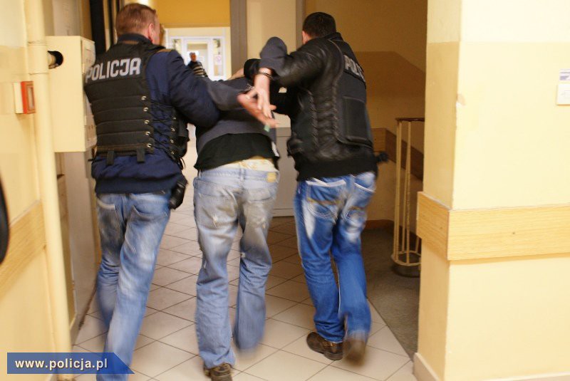 Elbląg, Kilkanaście dni po zdarzeniu na stacji paliw policjanci zatrzymali podejrzanych mężczyzn