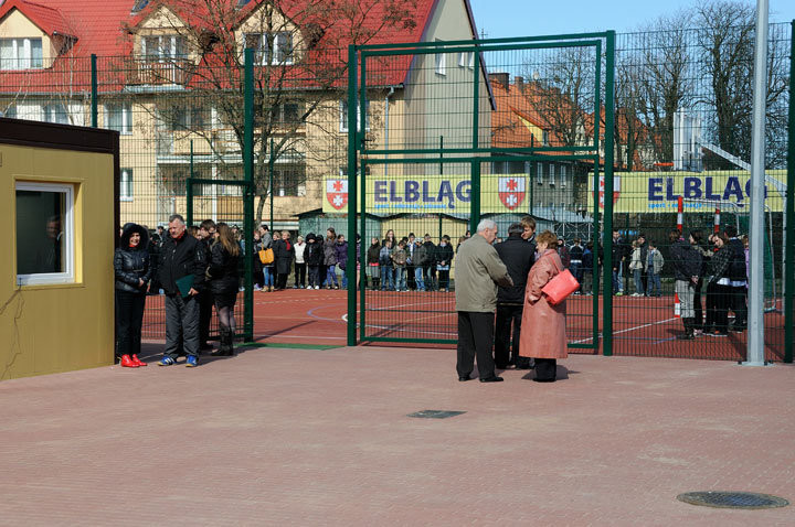 Elbląg, W 2012 roku przy SP nr 14 powstał Orlik, teraz jego część ma być przykryta halą